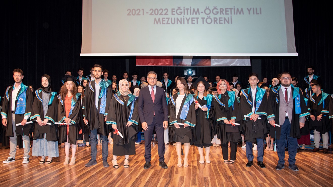 Selçuk Üniversitesi Uluslararası İlişkiler Bölümünden 219 öğrenci mezun oldu